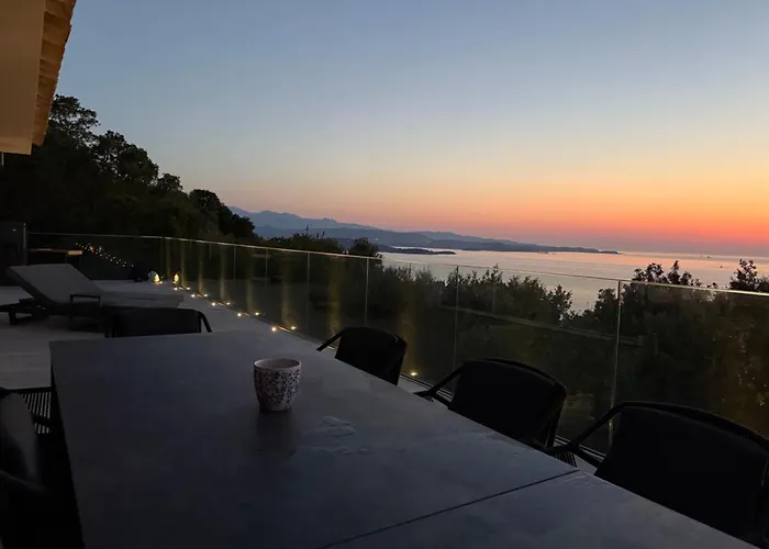 Vacation Near Vecchio Vakantiehuis Porto-Vecchio (Corsica)